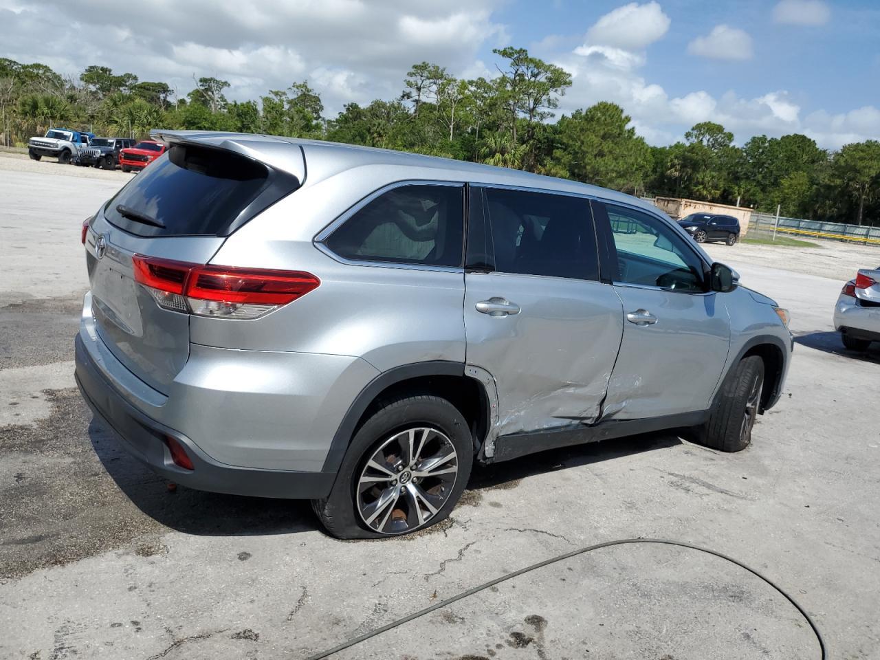 2019 TOYOTA HIGHLANDER - Image 3