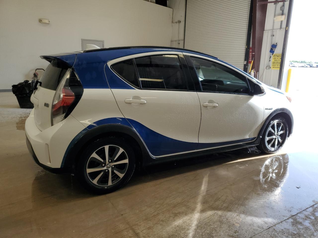 2018 TOYOTA PRIUS C - Фото 3