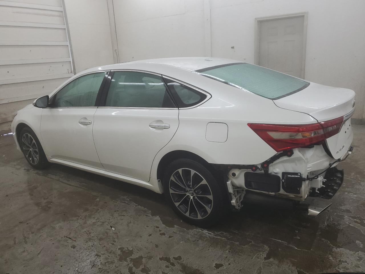 2016 TOYOTA AVALON XLE - Image 2