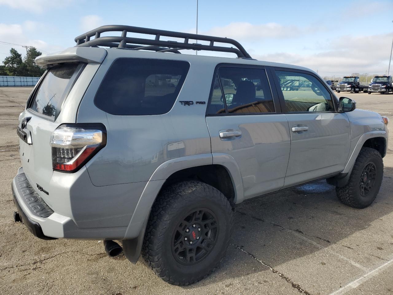 2017 TOYOTA 4RUNNER SR - Image 3