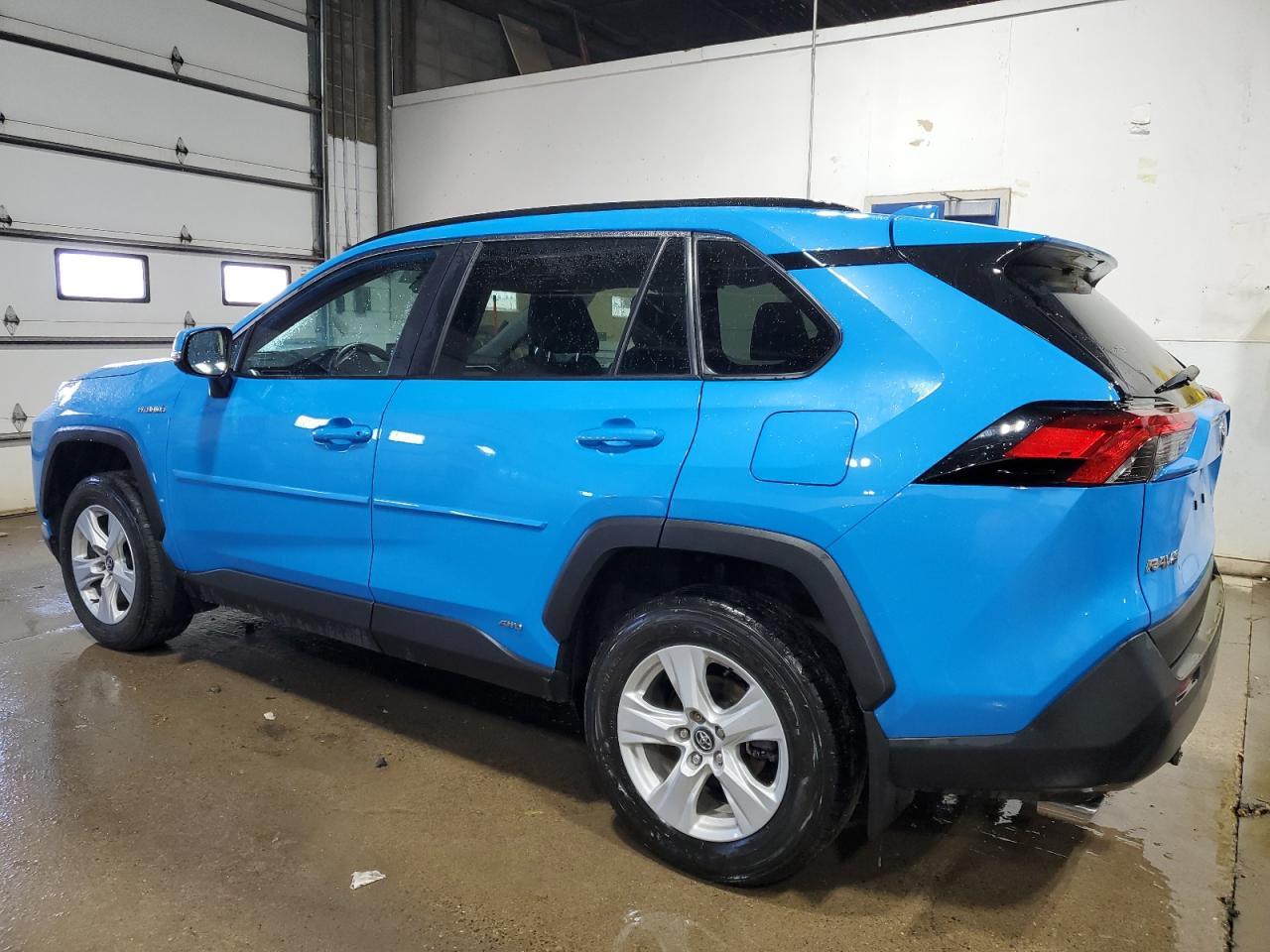 2020 TOYOTA RAV4 XLE - Image 2