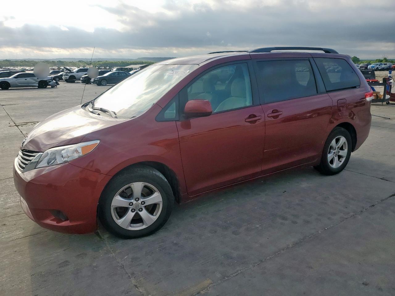 2014 TOYOTA SIENNA LE