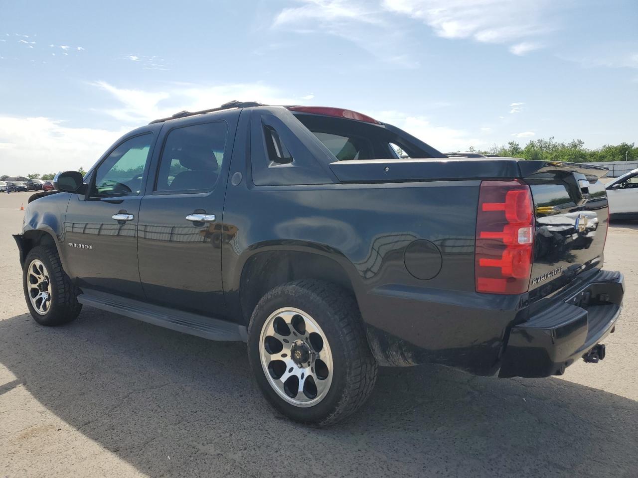 2013 CHEVROLET AVALANCHE - Image 2