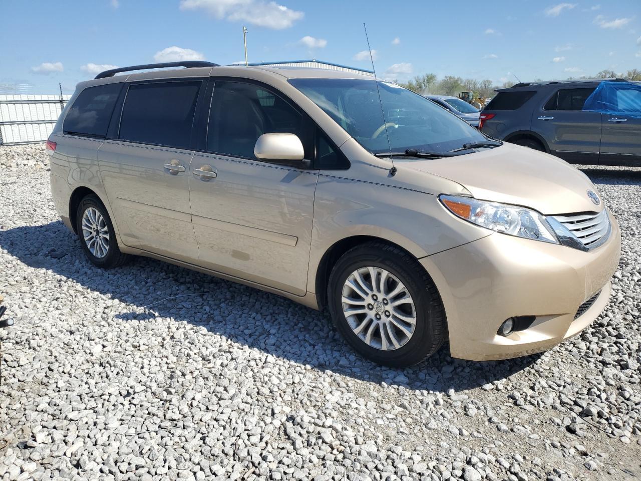 2011 TOYOTA SIENNA XLE - Фото 4