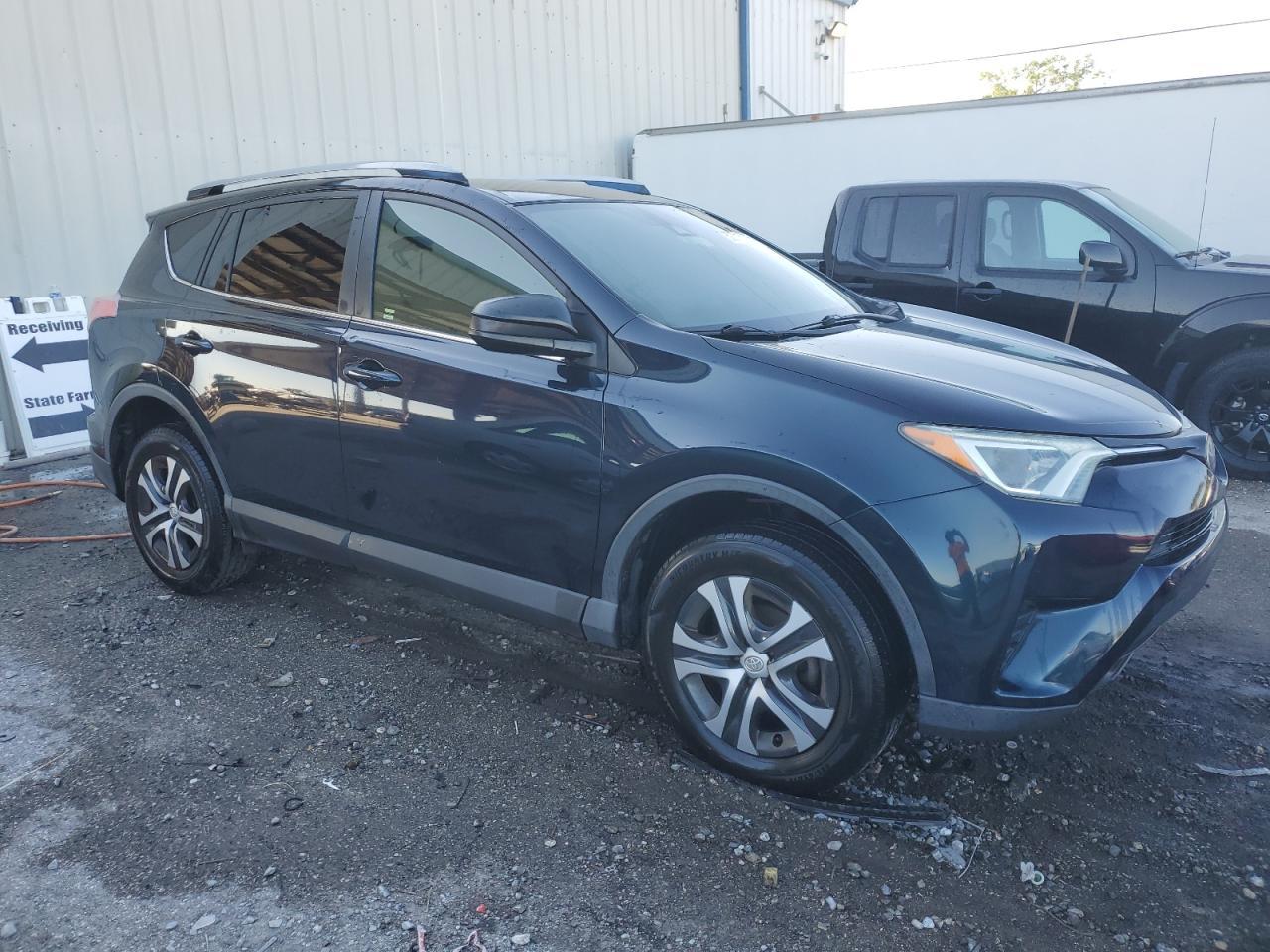 2017 TOYOTA RAV4 LE - Фото 4