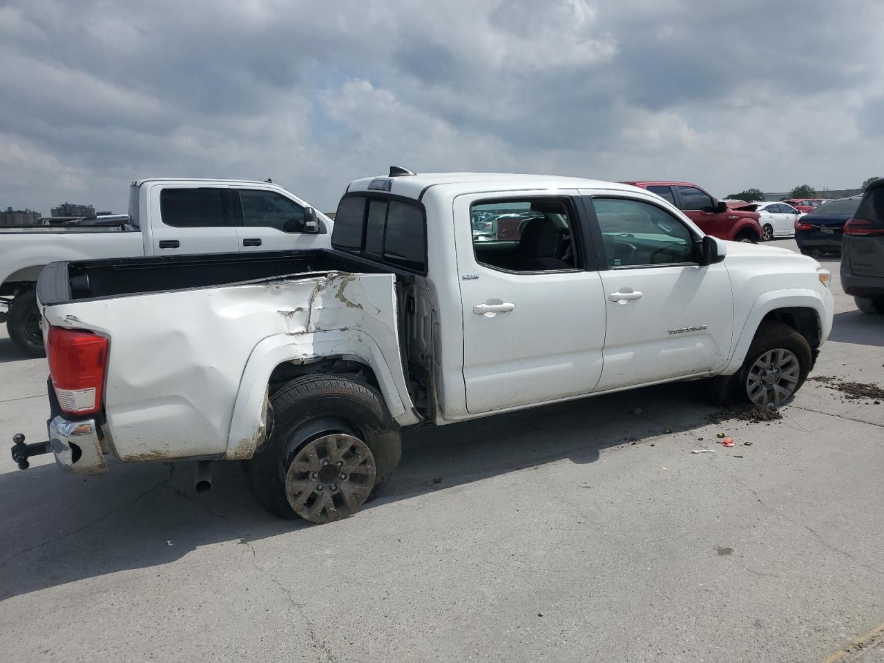 2017 TOYOTA TACOMA DOU - Фото 3