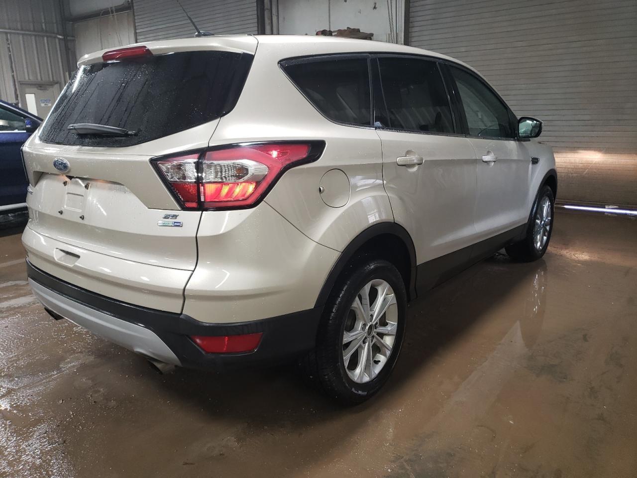 2017 FORD ESCAPE SE - Фото 3