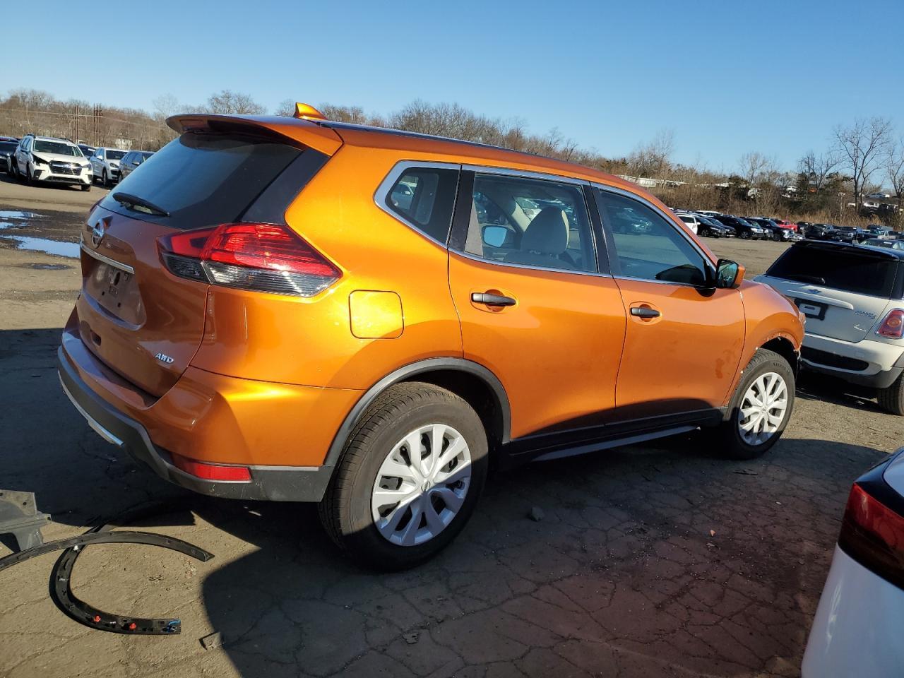 2017 NISSAN ROGUE SV - Image 3