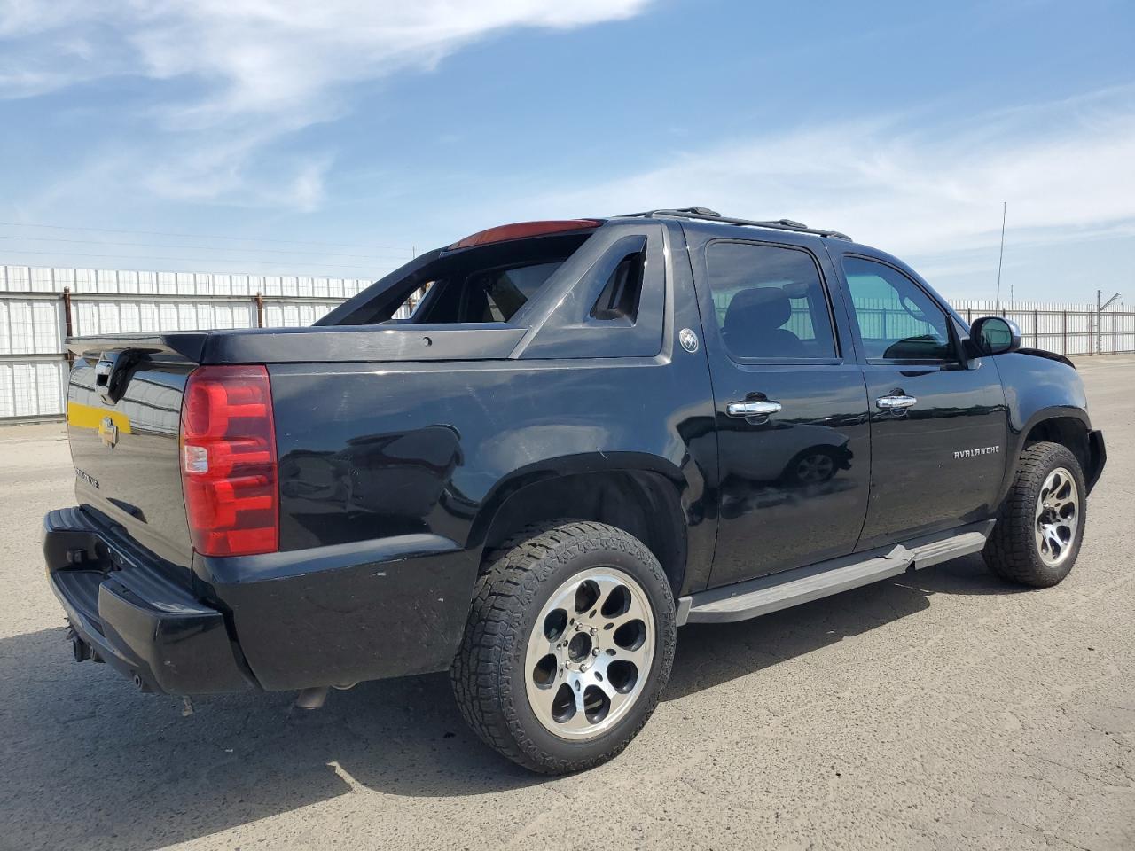 2013 CHEVROLET AVALANCHE - Image 3