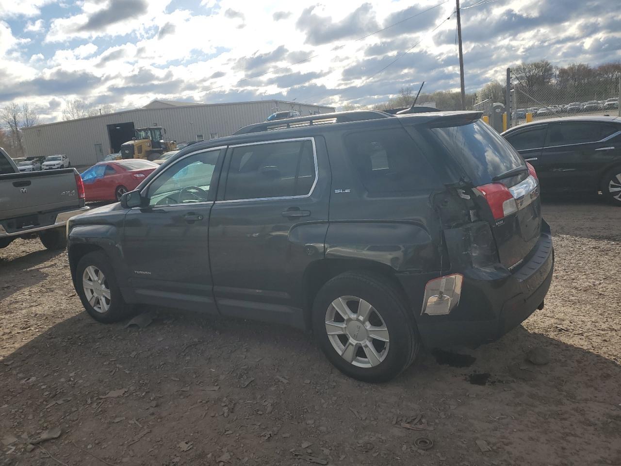 2013 GMC TERRAIN SL - Image 2