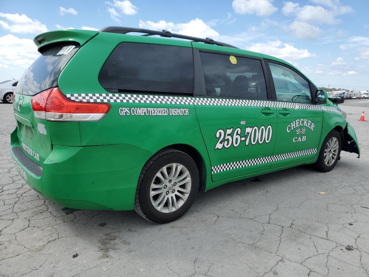 2013 TOYOTA SIENNA XLE - Фото 3