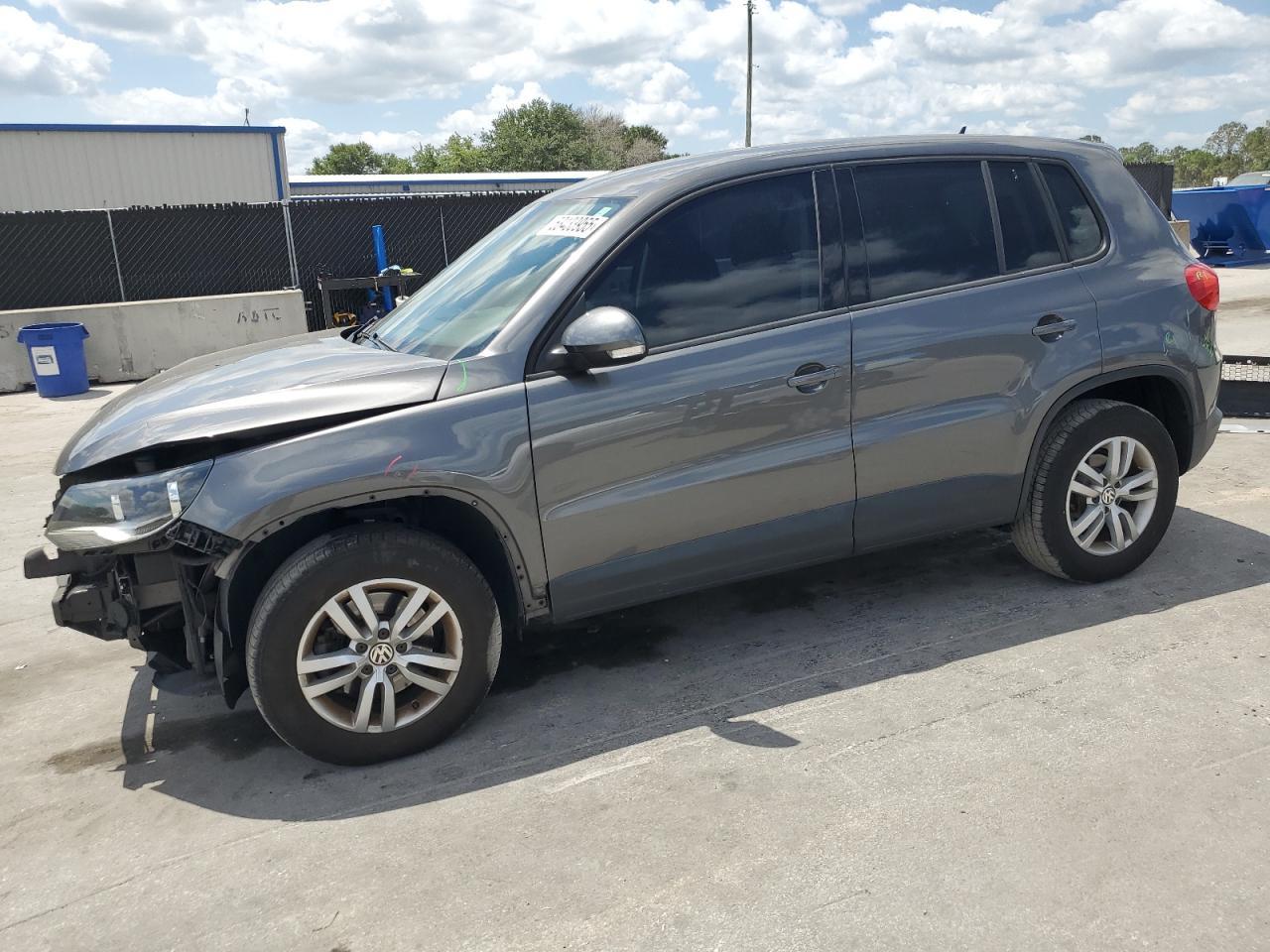2014 VOLKSWAGEN TIGUAN S