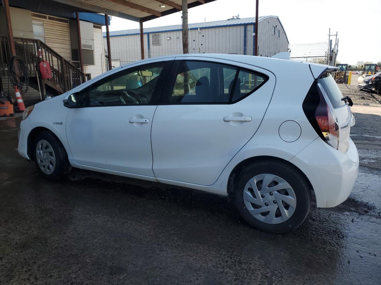 2016 TOYOTA PRIUS C - Фото 2
