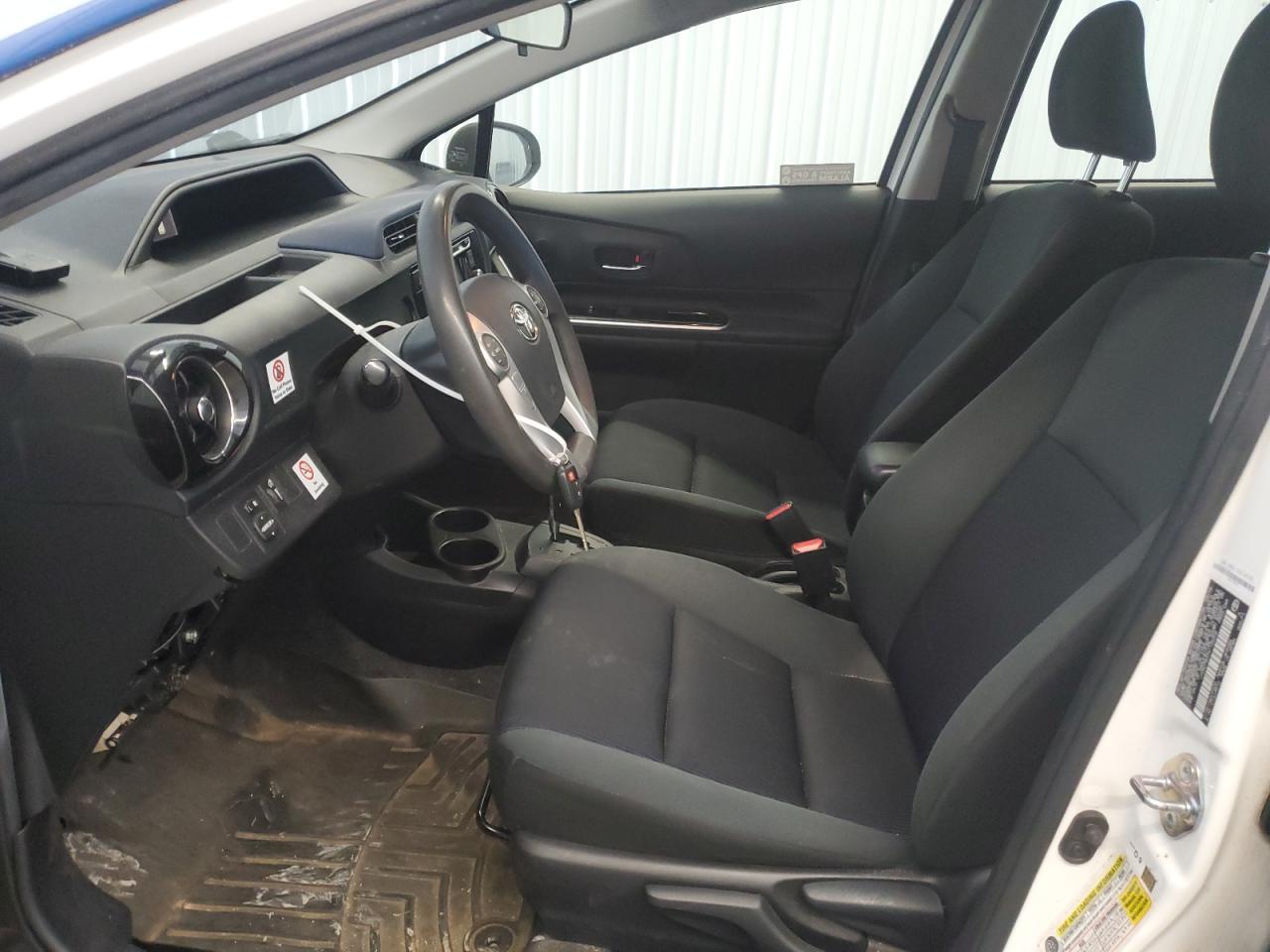 2016 TOYOTA PRIUS C - Image 7
