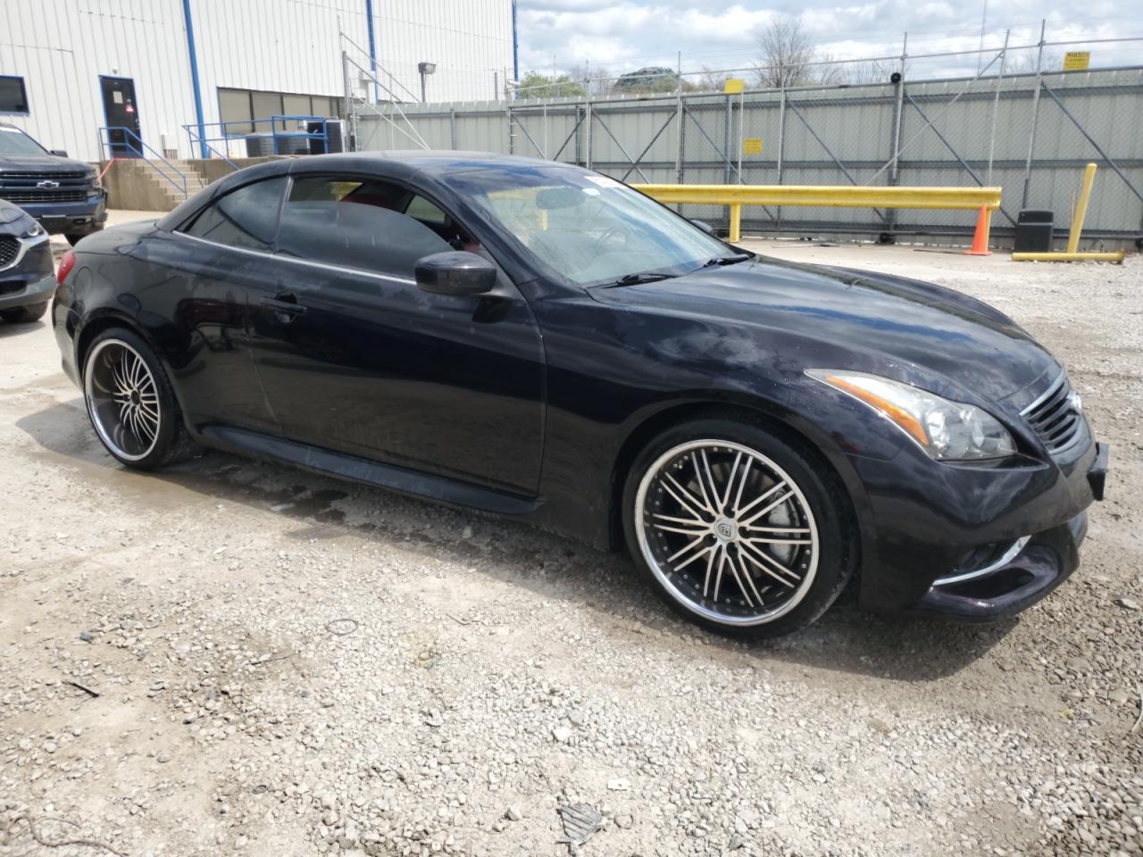 2011 INFINITI G37 BASE - Image 4