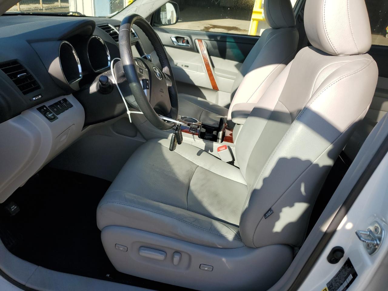 2012 TOYOTA HIGHLANDER - Image 7