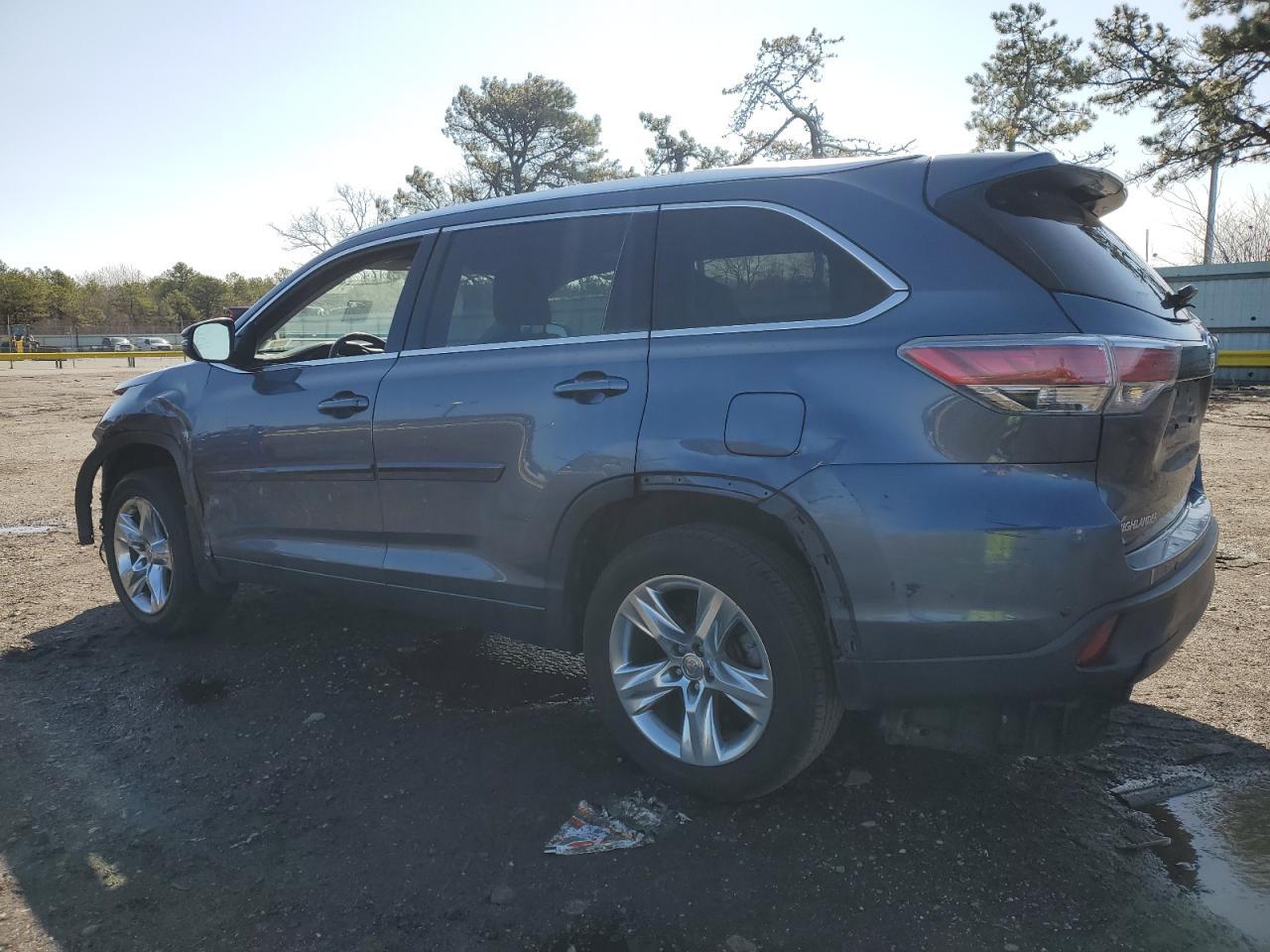 2015 TOYOTA HIGHLANDER - Image 2