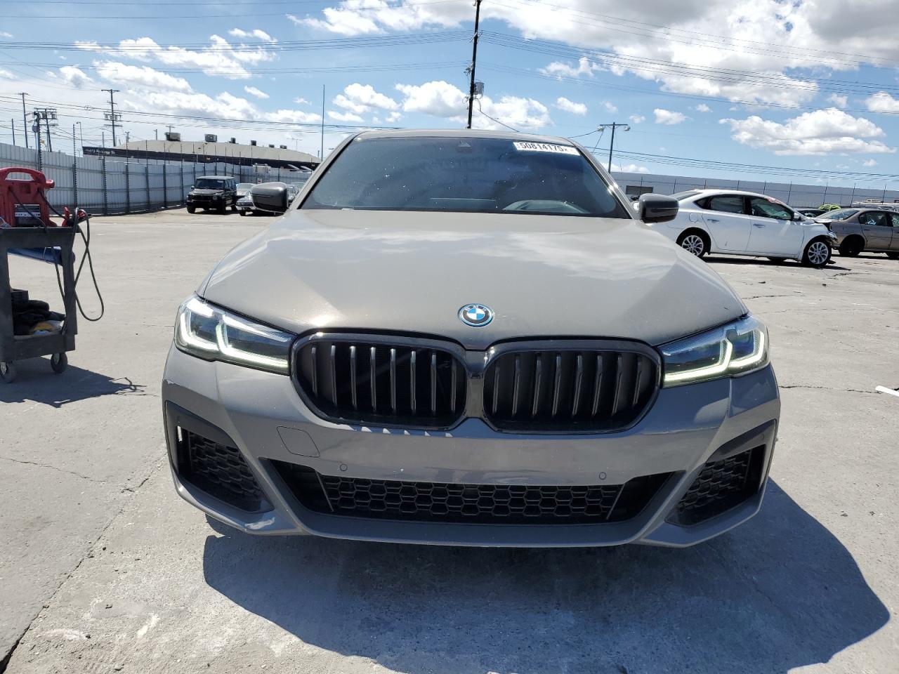 2022 BMW 530E - Фото 5