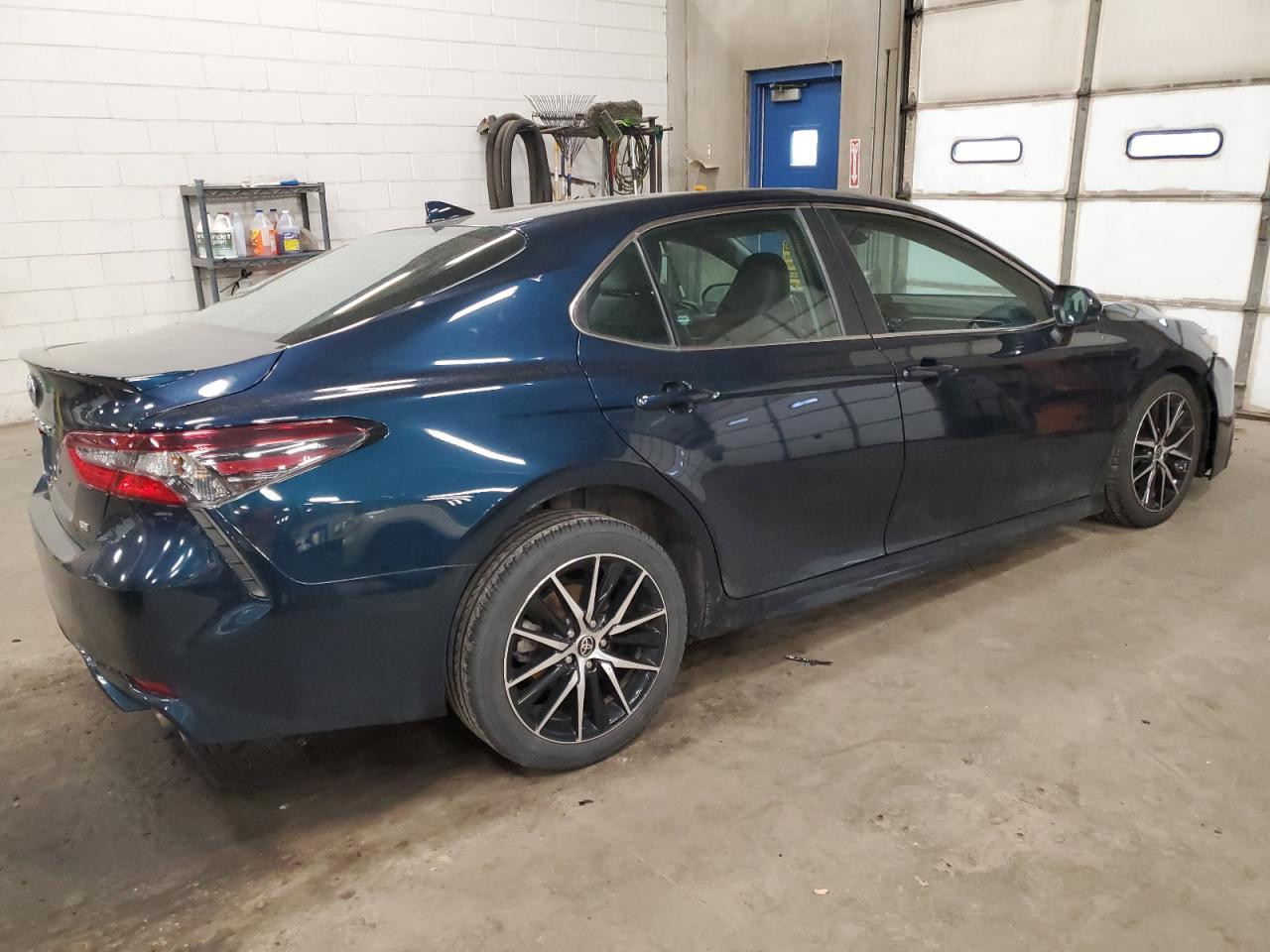 2021 TOYOTA CAMRY SE - Фото 3