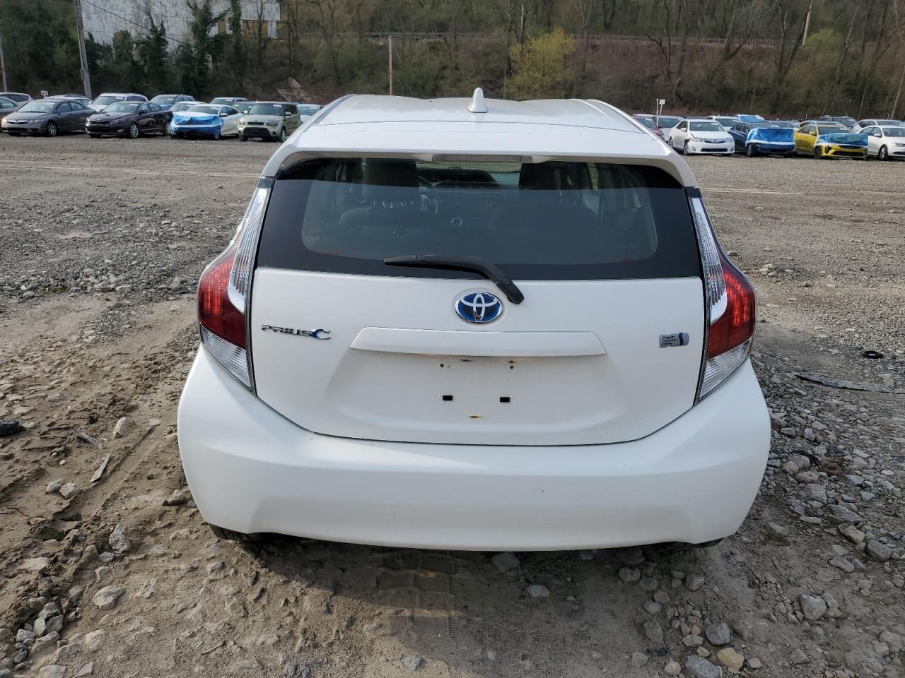 2016 TOYOTA PRIUS C - Image 6