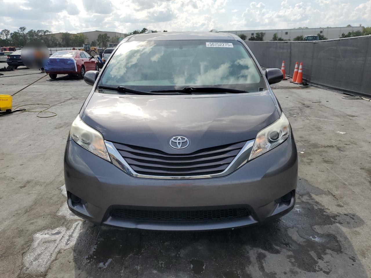 2015 TOYOTA SIENNA LE - Фото 5