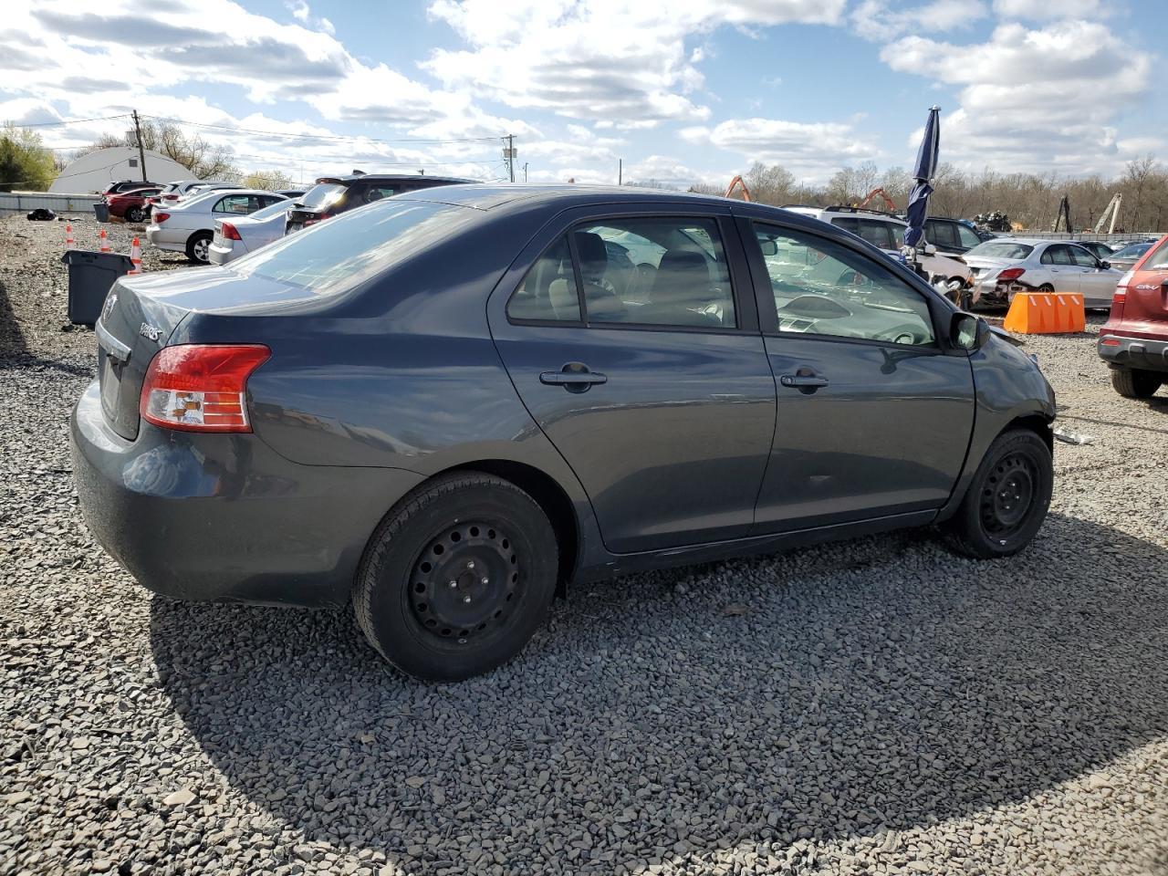 2011 TOYOTA YARIS - Фото 3