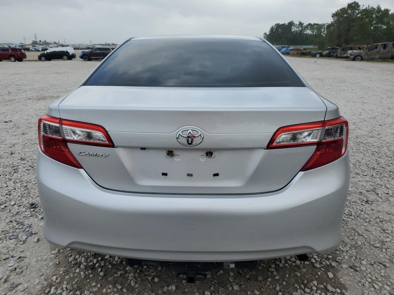 2014 TOYOTA CAMRY L - Image 6