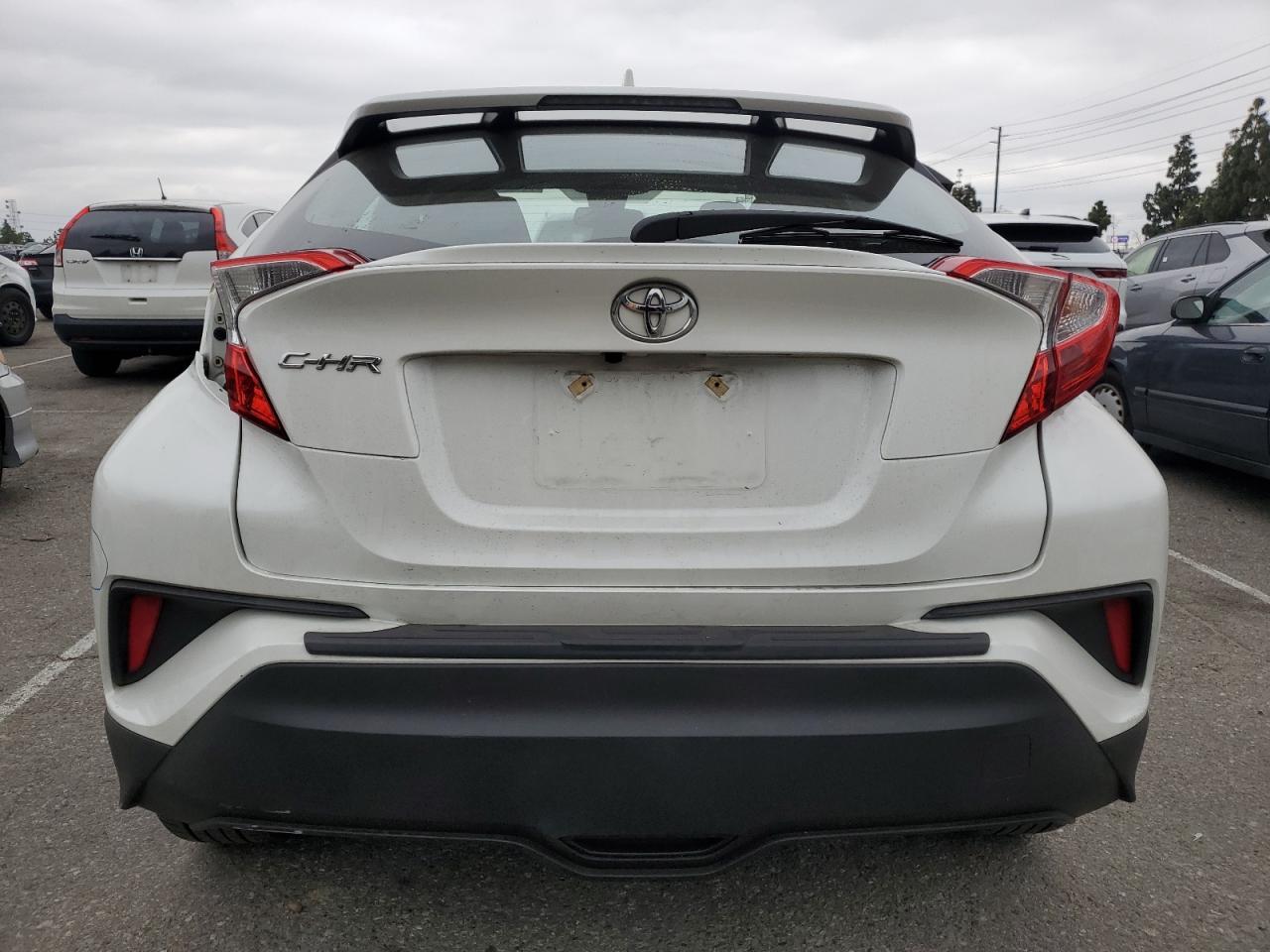 2018 TOYOTA C-HR XLE - Фото 6