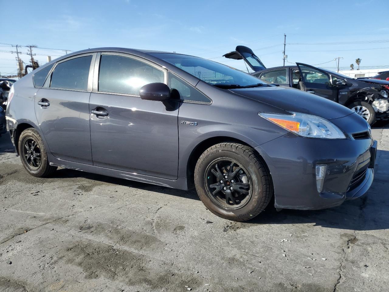 2015 TOYOTA PRIUS - Image 4