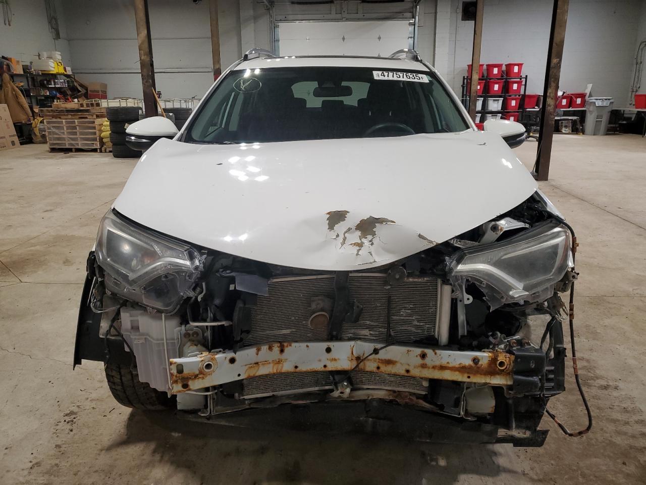 2017 TOYOTA RAV4 XLE - Фото 5