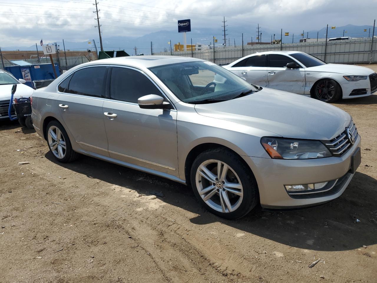 2014 VOLKSWAGEN PASSAT SEL - Фото 4