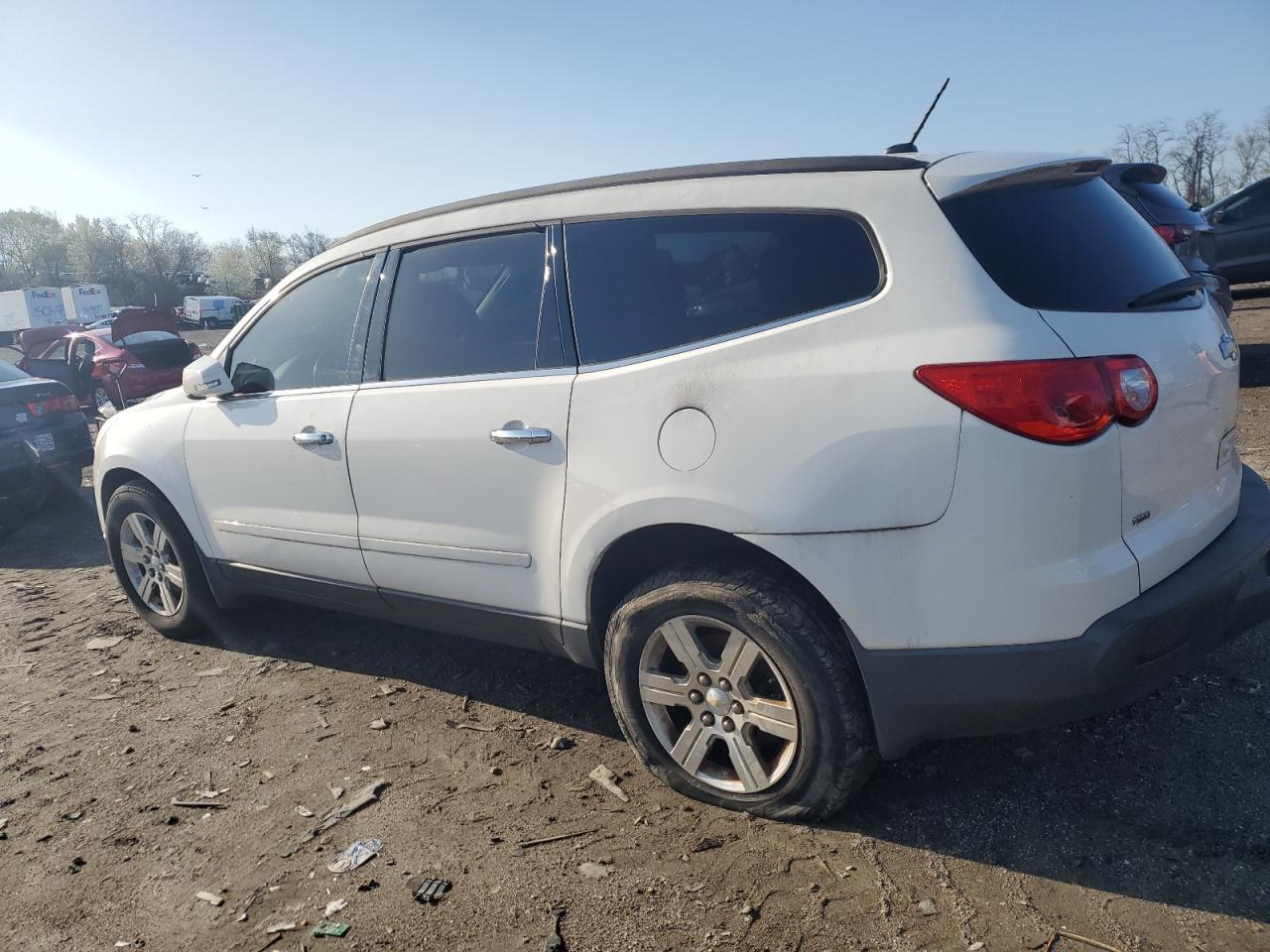 2011 CHEVROLET TRAVERSE L - Фото 2
