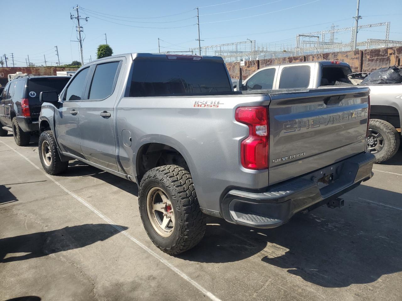 2021 CHEVROLET SILVERADO - Фото 2