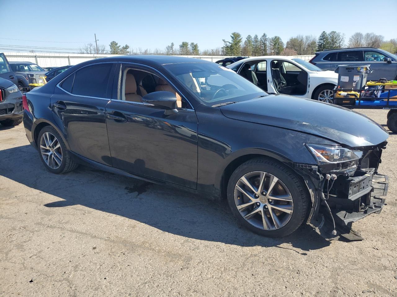 2018 LEXUS IS 300 - Фото 4