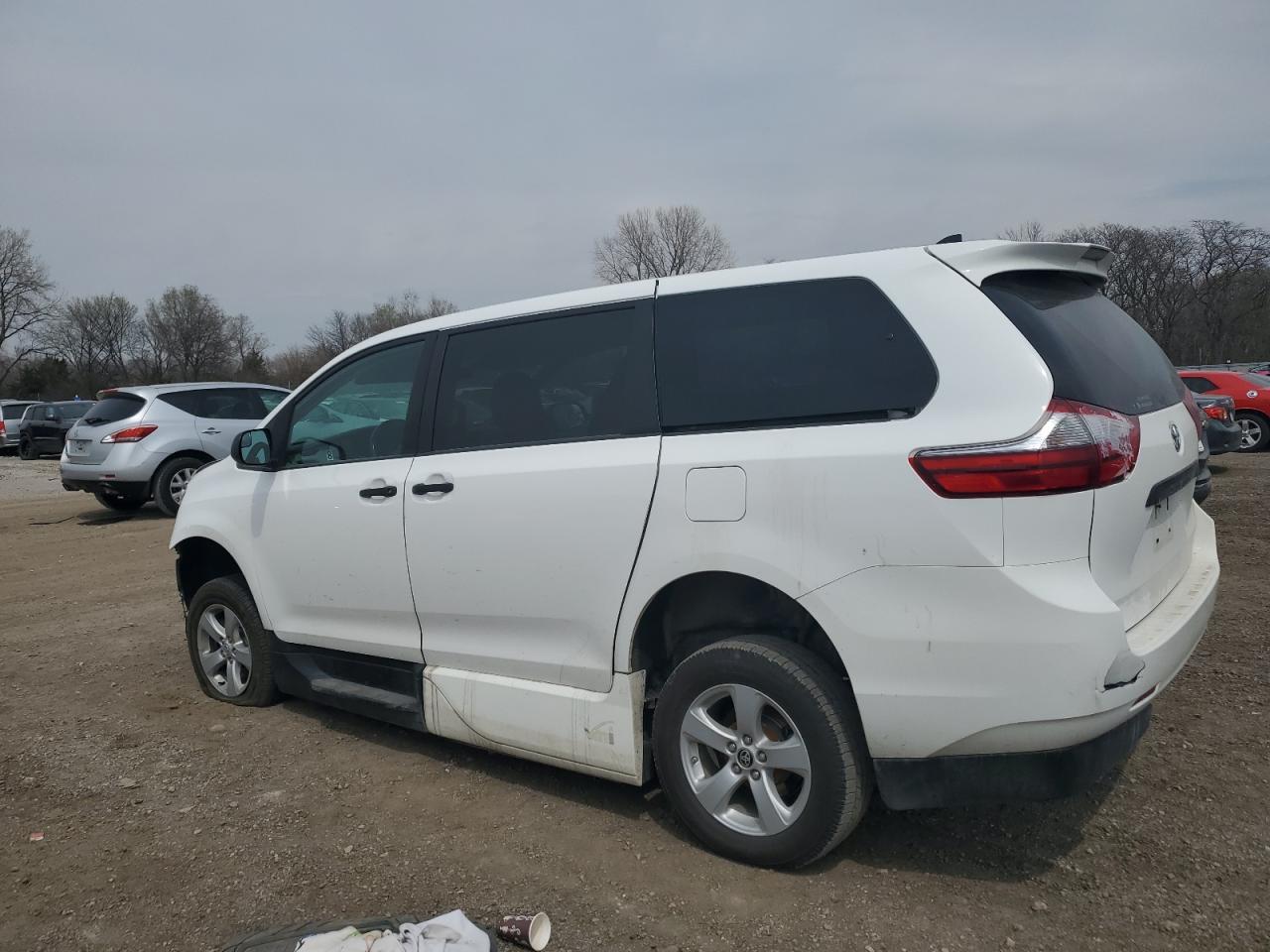 2020 TOYOTA SIENNA L - Image 2