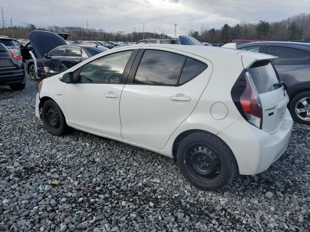 2015 TOYOTA PRIUS C - Image 2