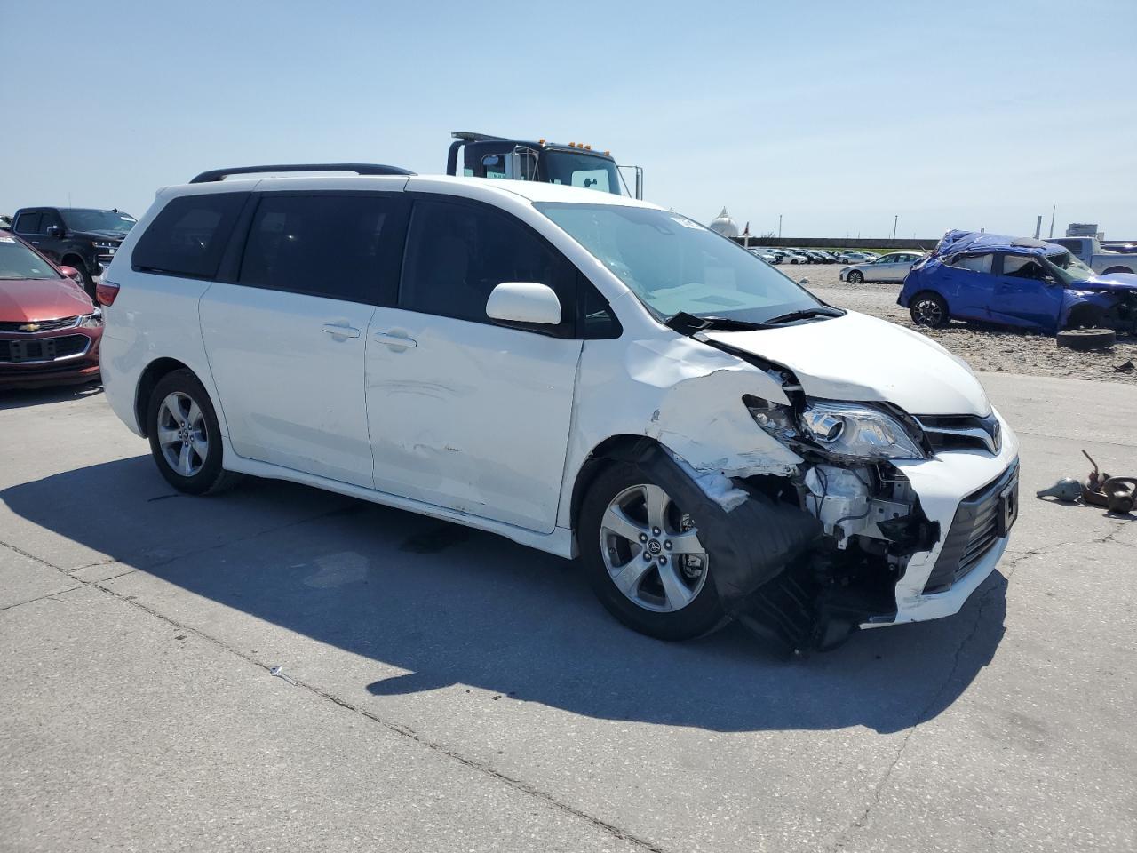 2019 TOYOTA SIENNA LE - Фото 4