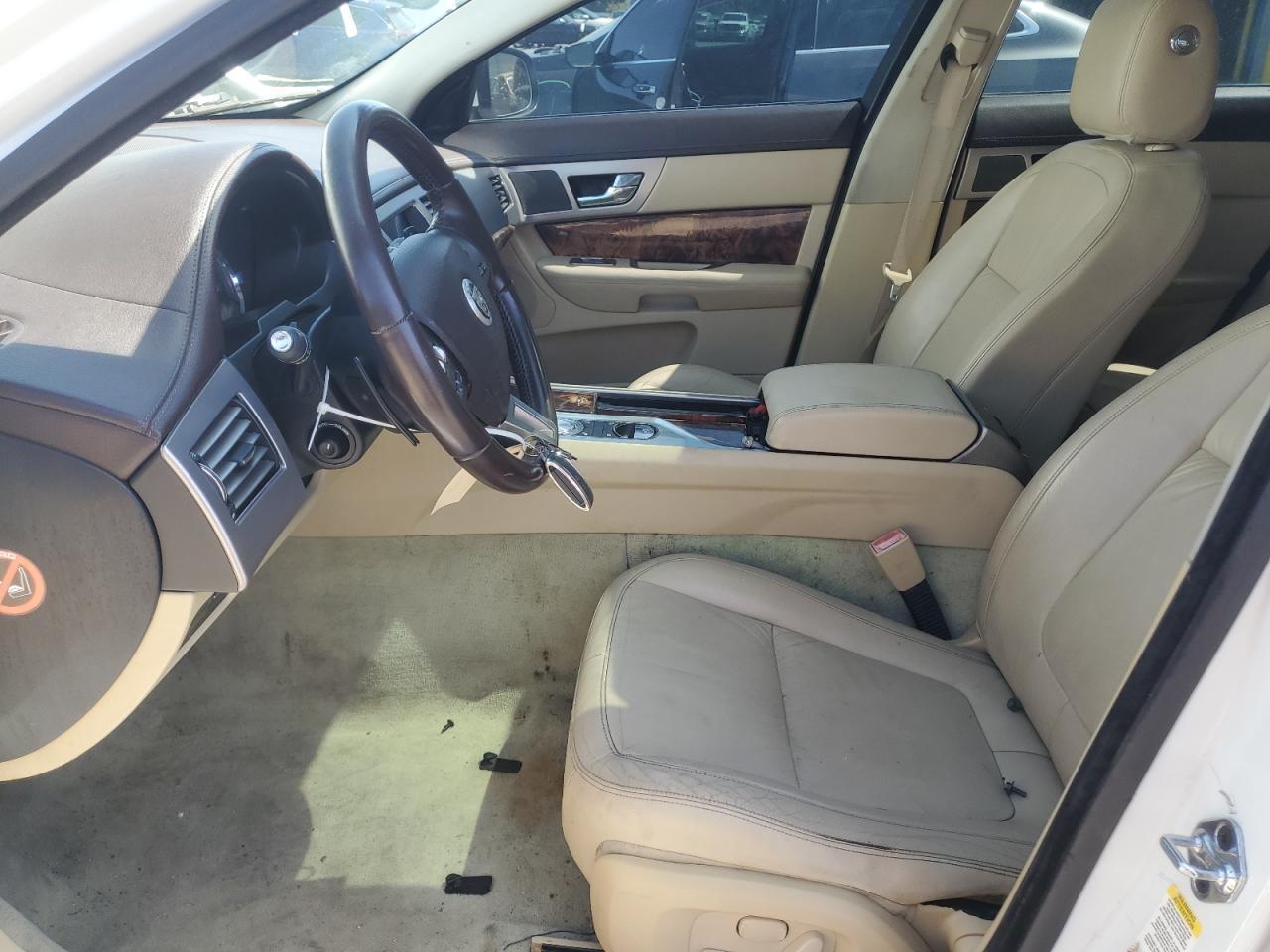 2011 JAGUAR XF - Image 7