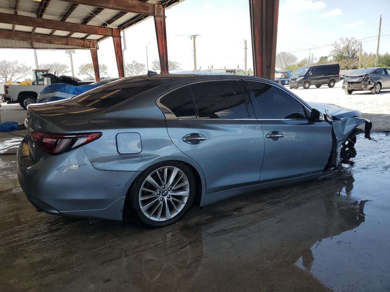 2018 INFINITI Q50 LUXE - Фото 3