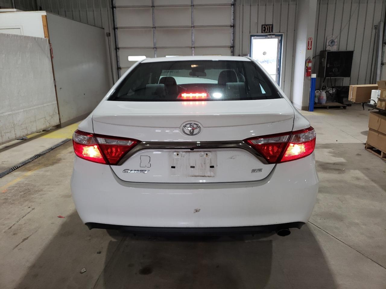 2016 TOYOTA CAMRY LE - Фото 6