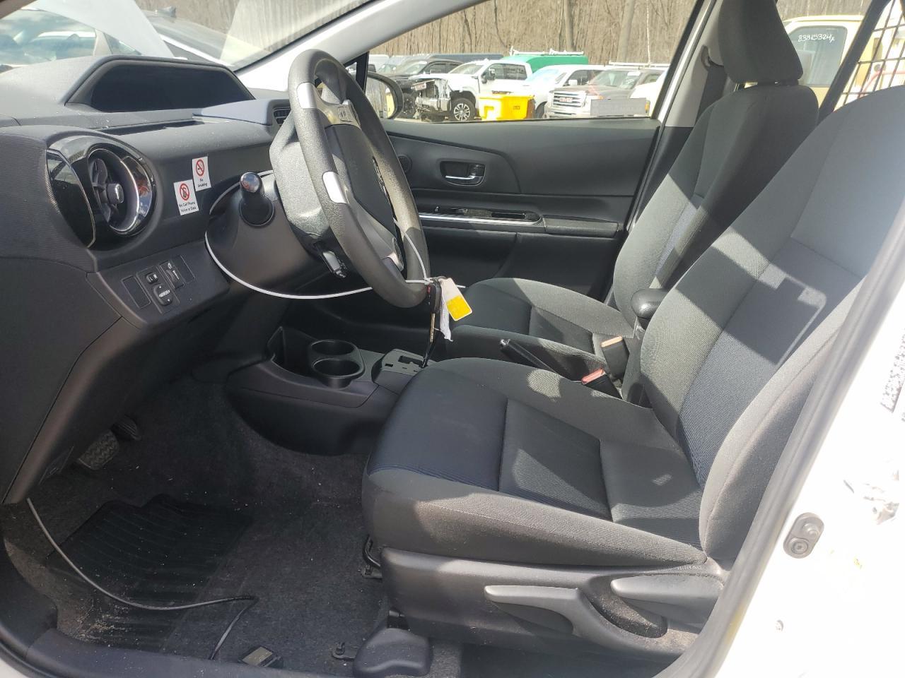 2016 TOYOTA PRIUS C - Image 7