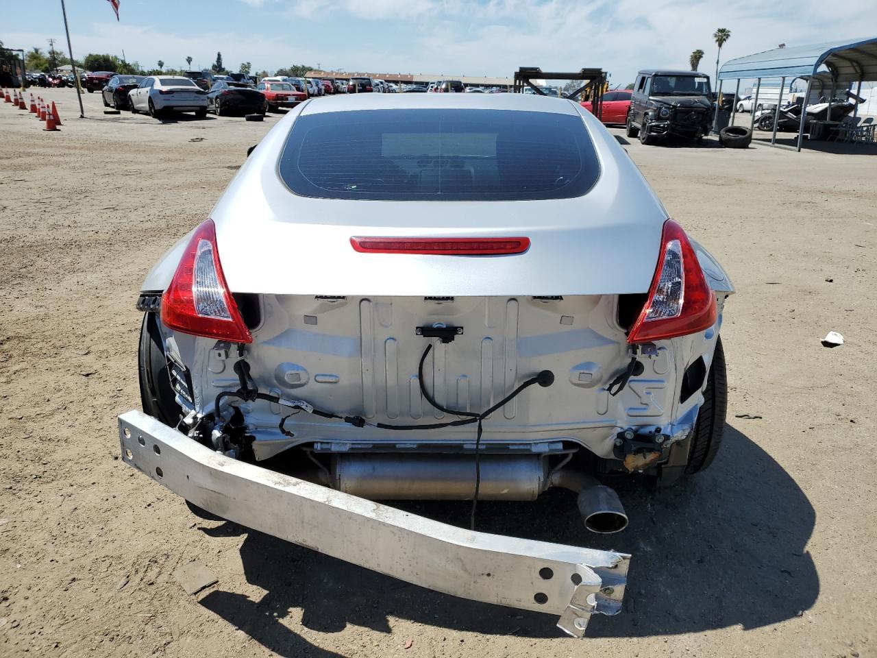 2010 NISSAN 370Z - Фото 6