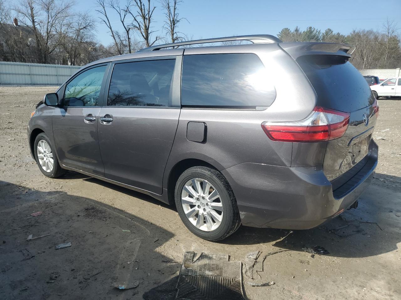 2015 TOYOTA SIENNA XLE - Фото 2