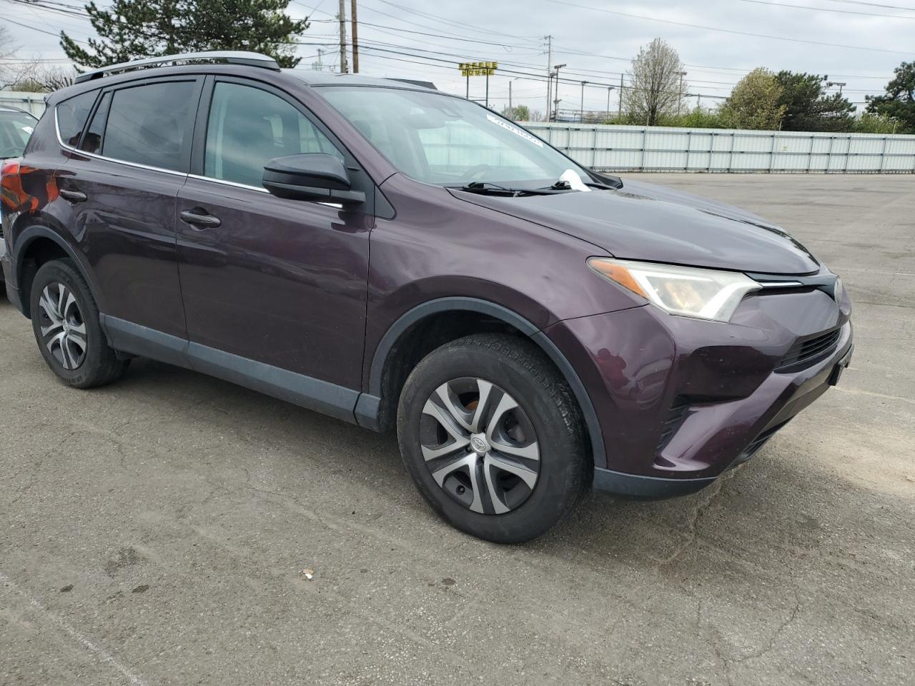 2017 TOYOTA RAV4 LE - Image 4