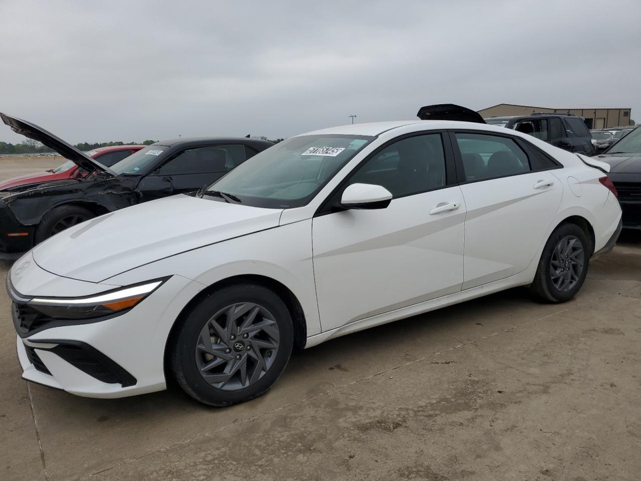 2024 HYUNDAI ELANTRA SE