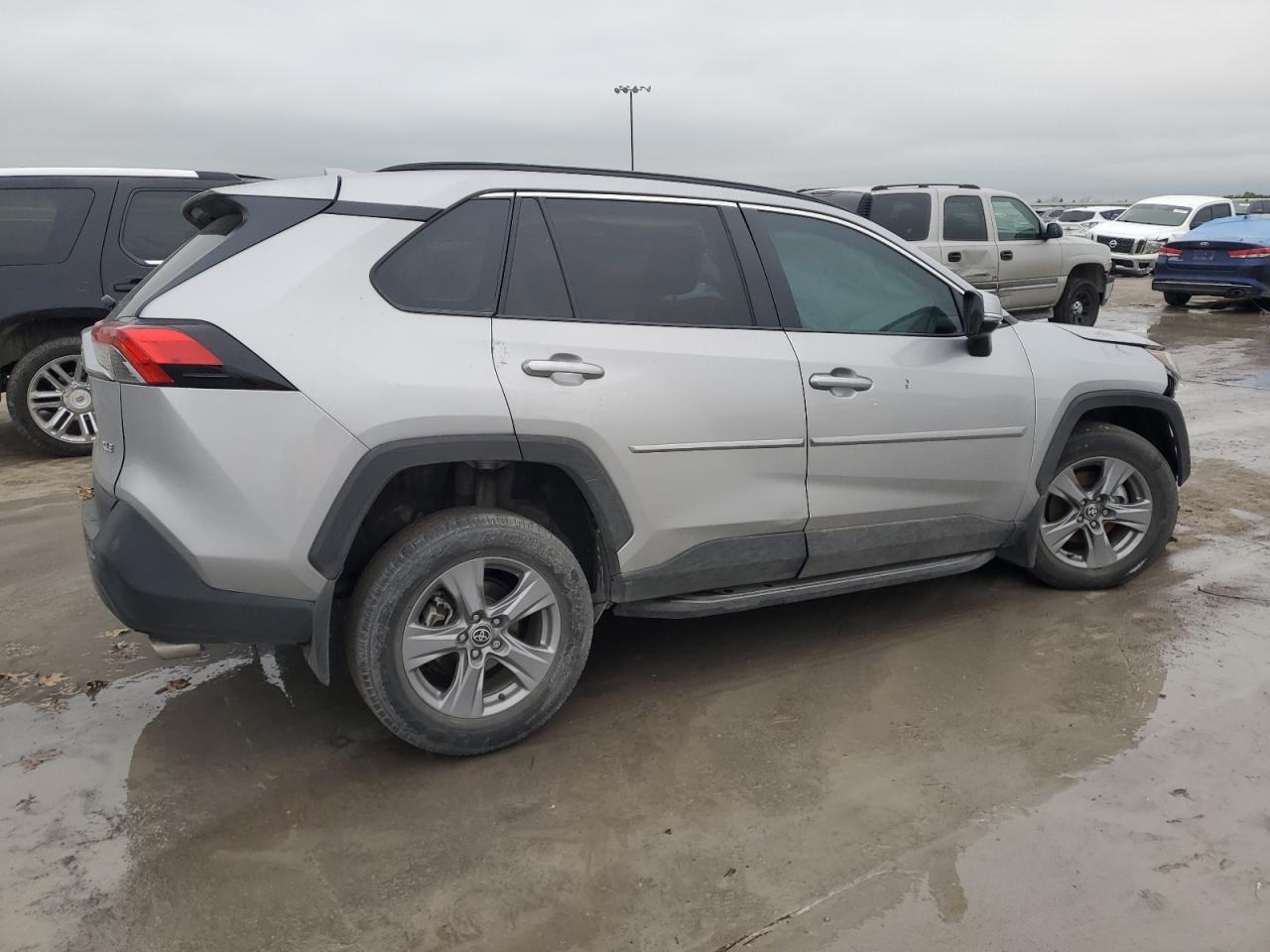 2022 TOYOTA RAV4 XLE - Image 3