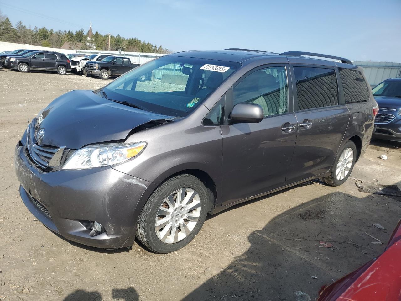 2015 TOYOTA SIENNA XLE
