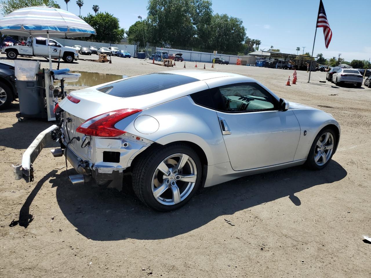 2010 NISSAN 370Z - Фото 3
