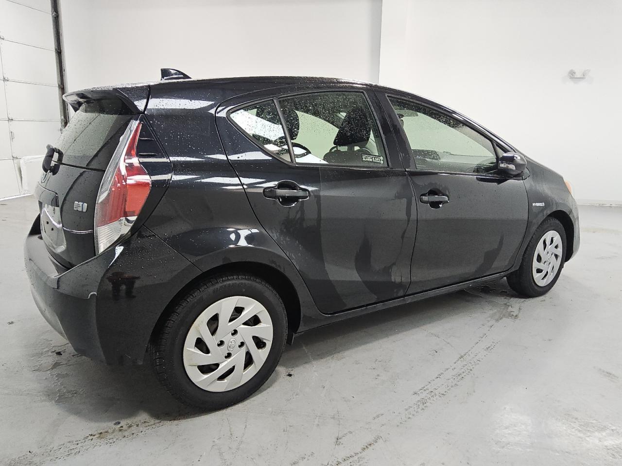 2016 TOYOTA PRIUS C - Фото 3