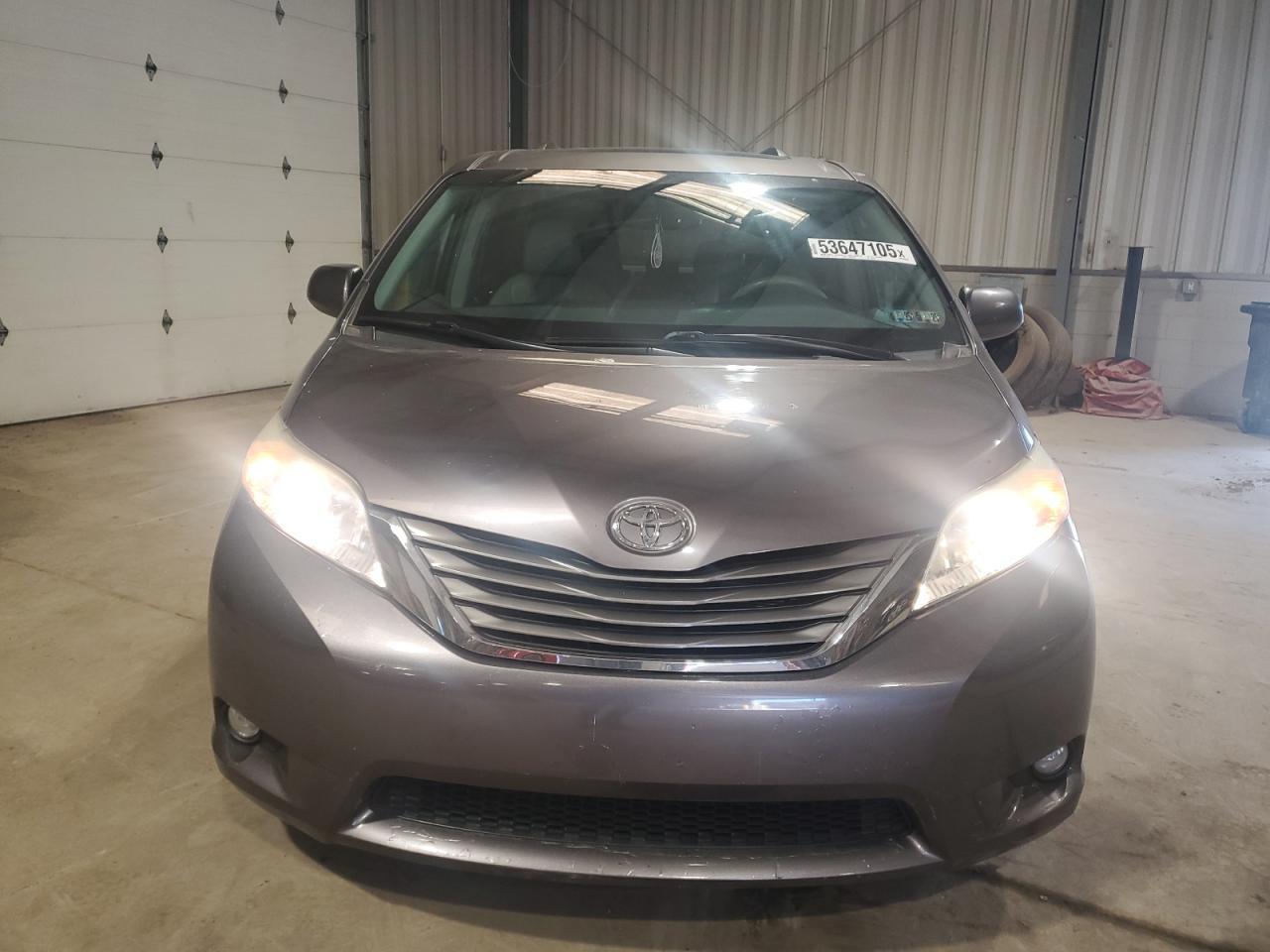 2011 TOYOTA SIENNA XLE - Фото 5